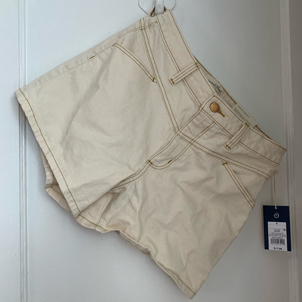 White denim shorts, size 6/28R